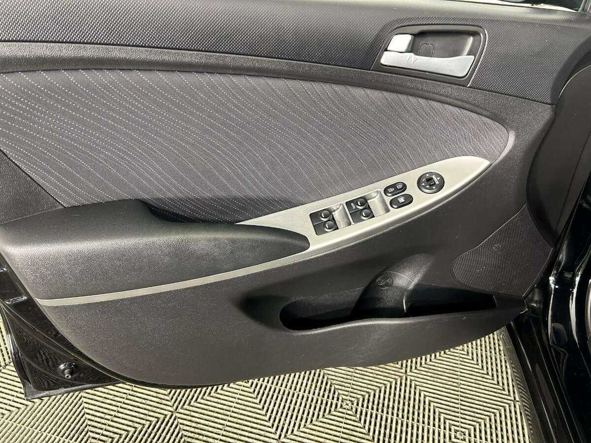 Купить Hyundai Solaris, 2015, 66 300 км, фото №8