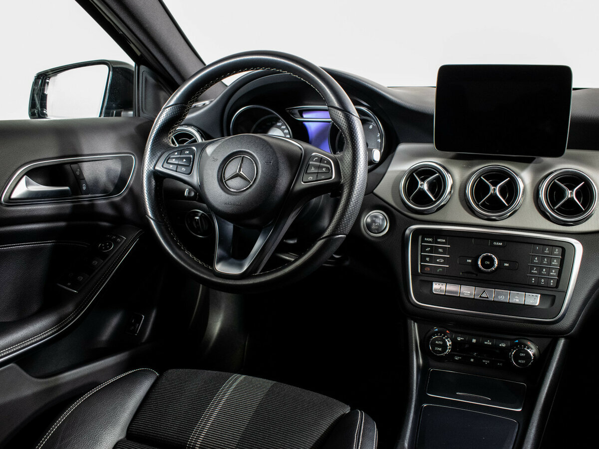 Купить Mercedes-Benz GLA 200 I (X156) Рестайлинг, 2018, 48 258 км, фото №13