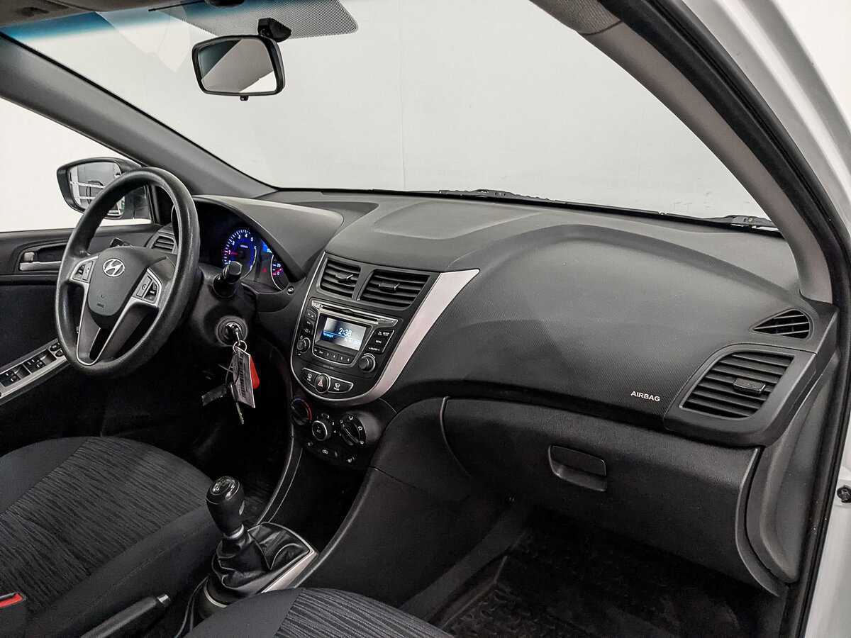 Купить Hyundai Solaris, 2015, 90 379 км, фото №11