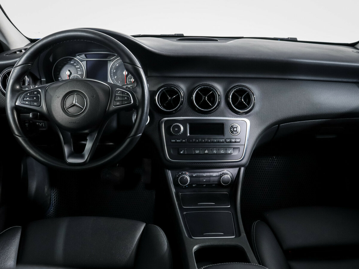 Купить Mercedes-Benz A-Класс 180 III (W176) Рестайлинг, 2016, 136 701 км, фото №10
