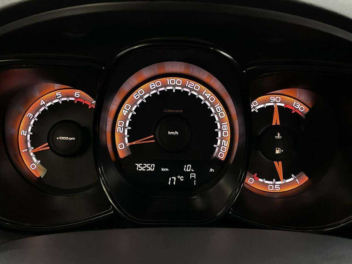 Купить Lada (ВАЗ) Vesta SW Cross, 2019, 75 250 км, фото №10