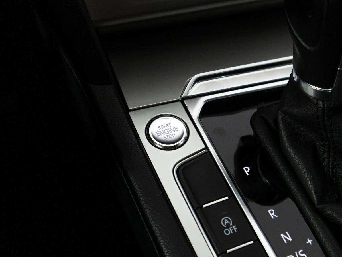 Купить Volkswagen Passat, 2017, 68 113 км, фото №17