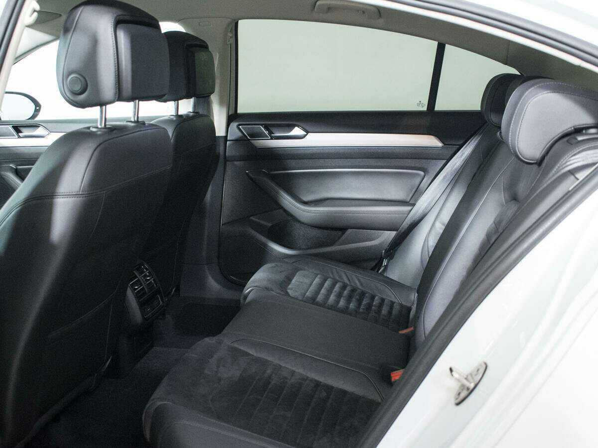 Купить Volkswagen Passat, 2017, 106 700 км, фото №9