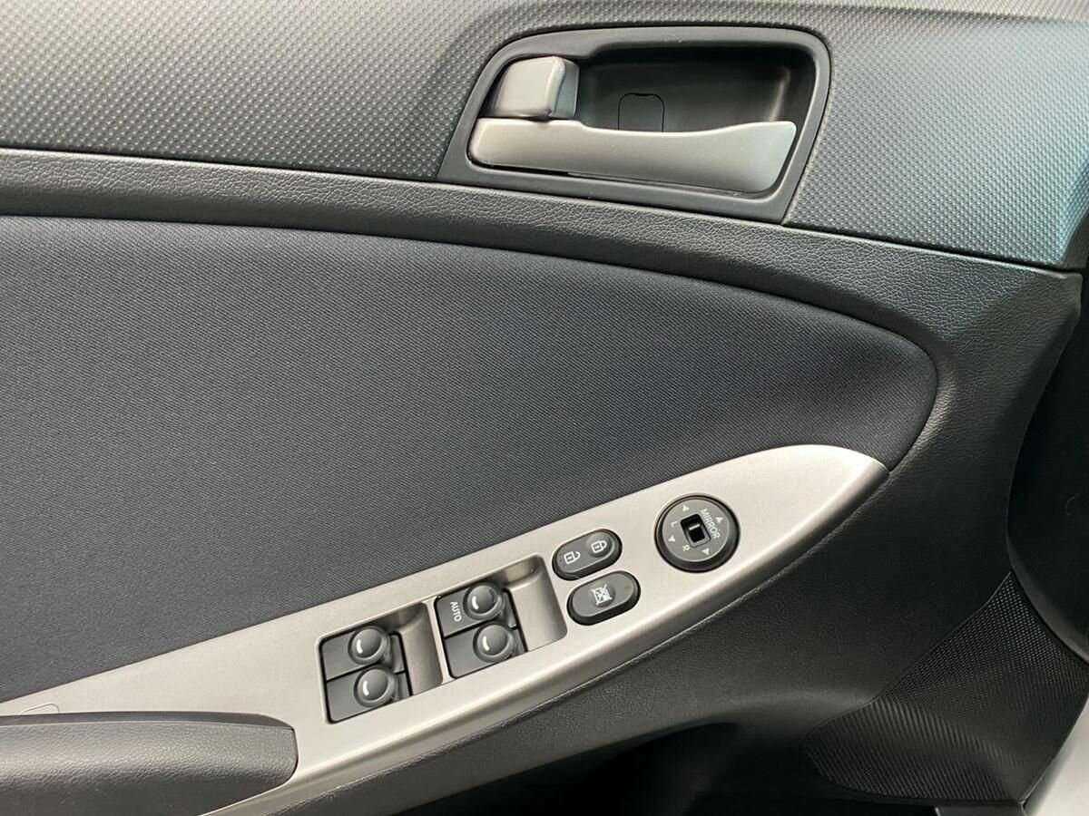 Купить Hyundai Solaris, 2015, 108 260 км, фото №16