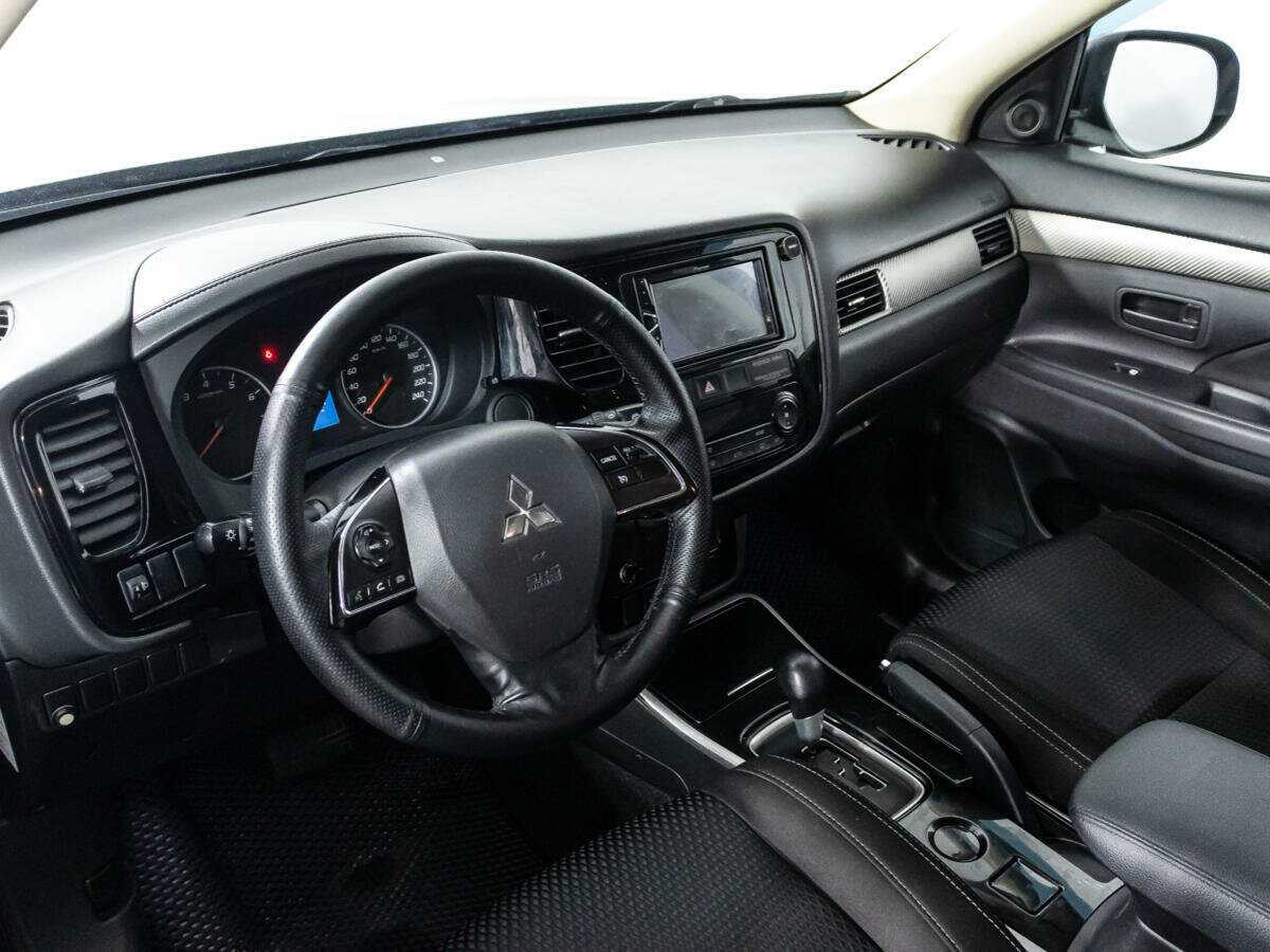 Купить Mitsubishi Outlander, 2017, 108 590 км, фото №10