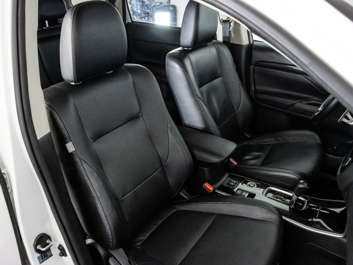 Купить Mitsubishi Outlander III Рестайлинг 2, 2017, 191 296 км, фото №23